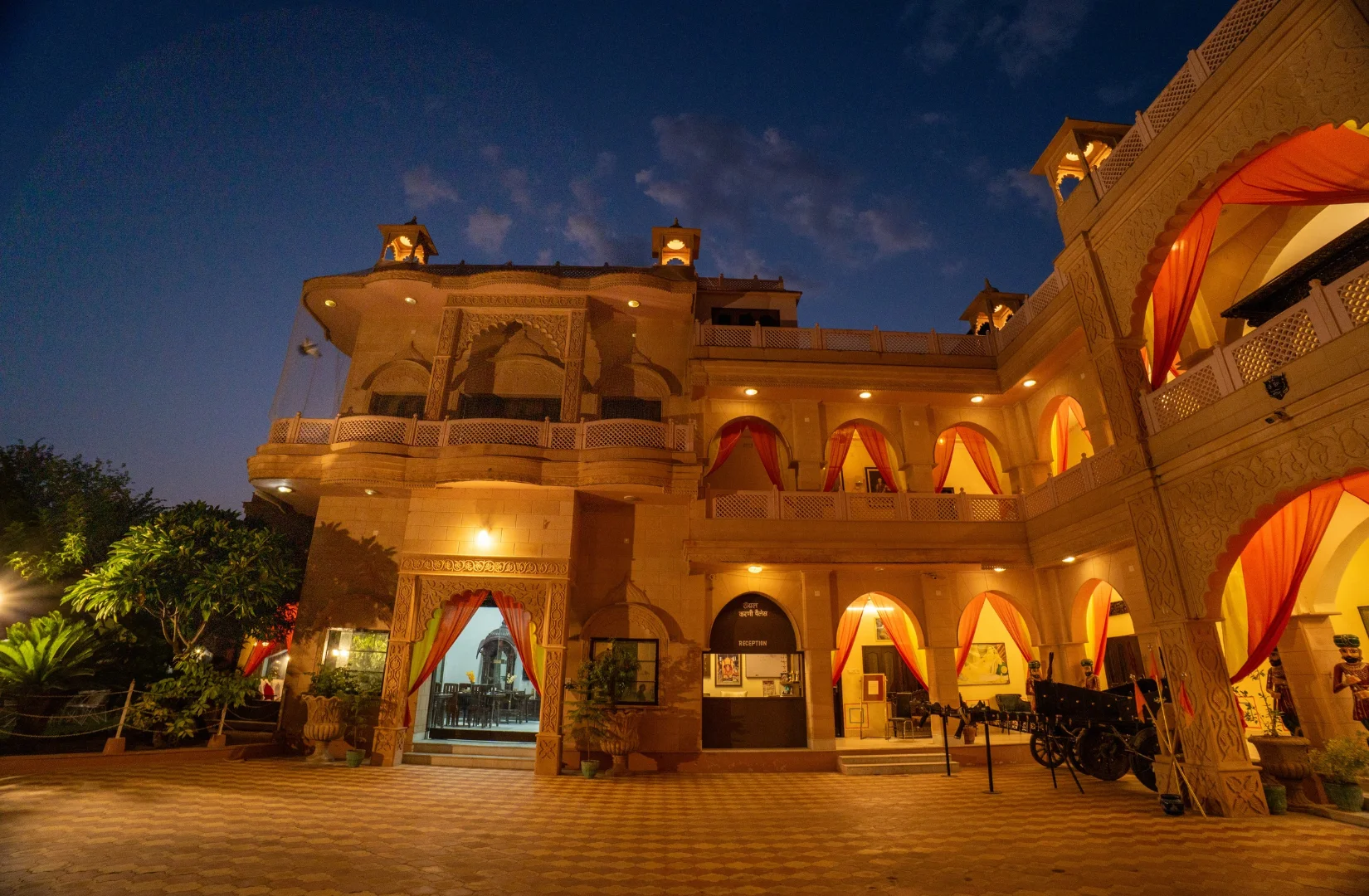 Karni Niwas - Hotel in Deshnoke