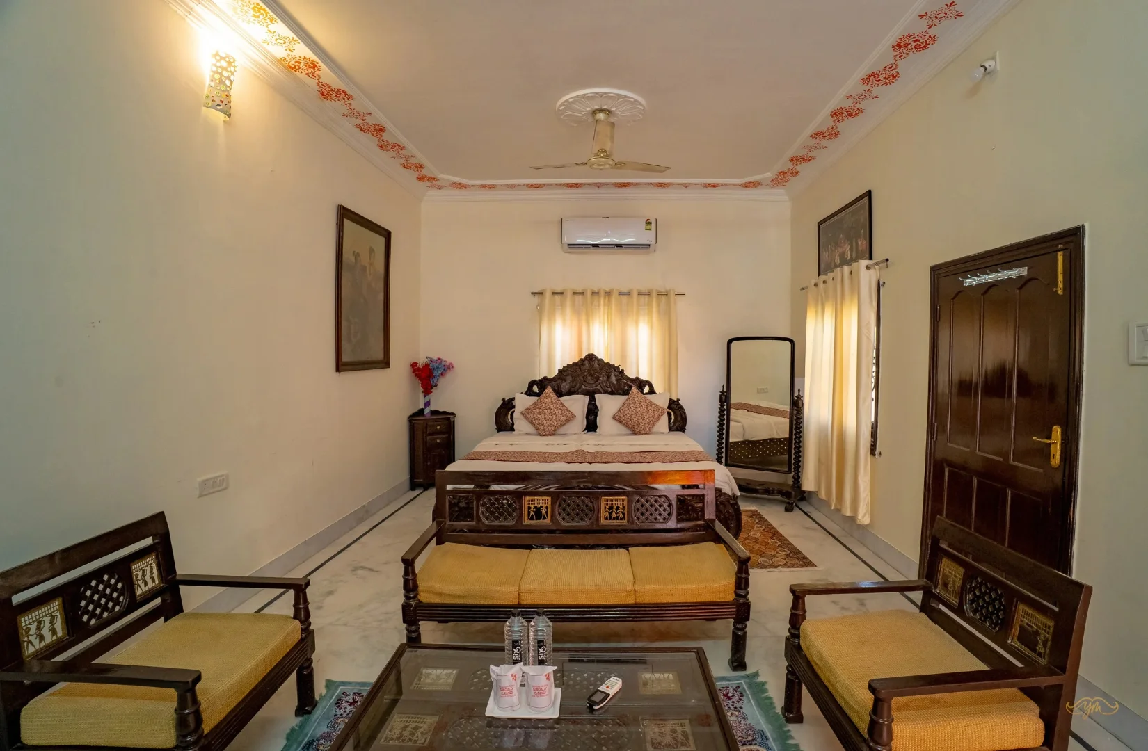 Karni Niwas - Hotel in Deshnoke